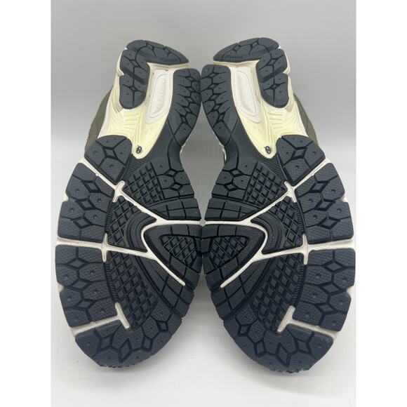 New Balance 2002R Olive/Khaki M2002RZD Men's Sneakers Size 11 - Picture 4 of 12